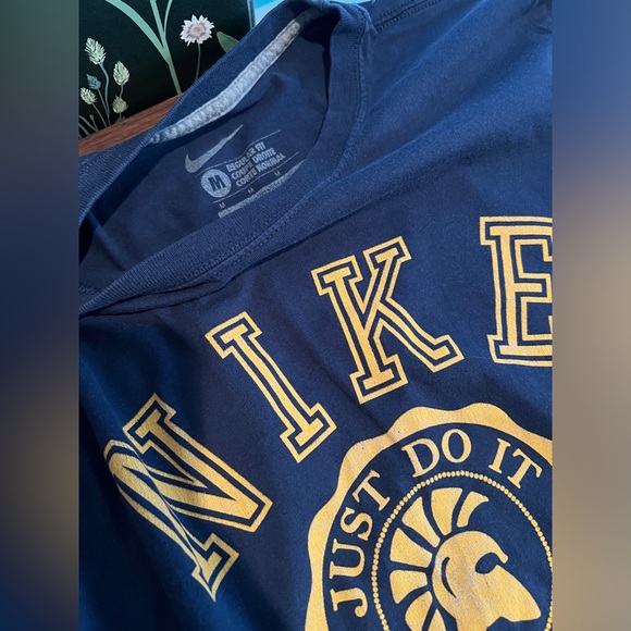 Nike tee - Picture 2 of 2